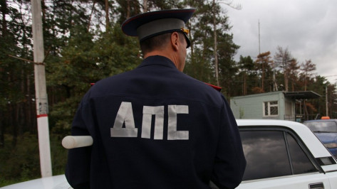 Деньги положил в пачку сигарет: в Воронеже инспектор ДПС пошел под суд за взятку