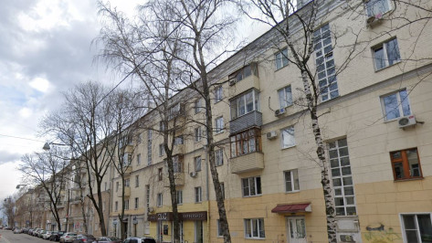 Неизвестный открыл стрельбу по окнам в центре Воронежа